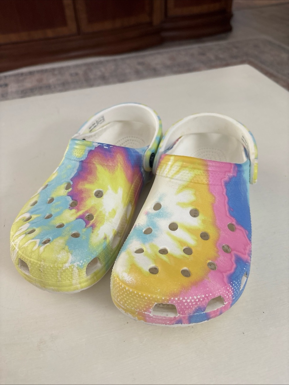 Crocs Tie-Dye  Clog Sandals - White/Yellow/Pink/Blue Men-6, Women -8